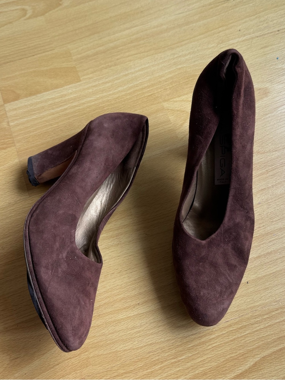 Via Spiga brown suede pumps